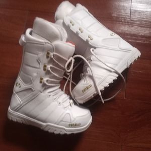 Thirty two snowboard boots 7
